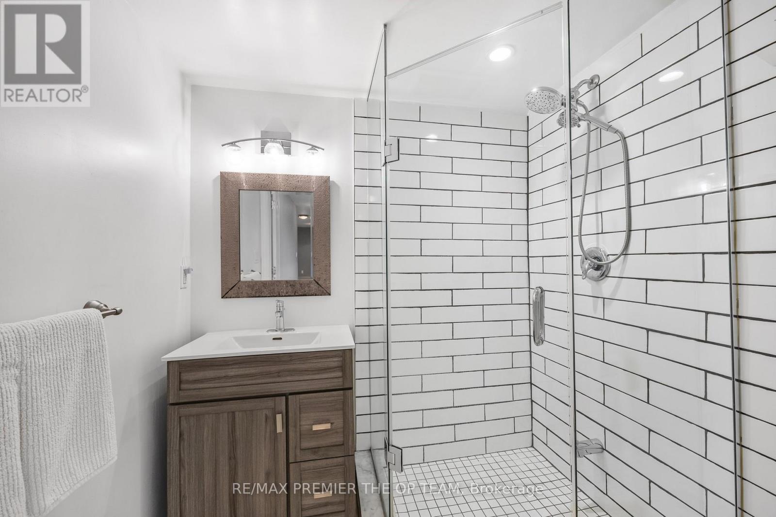 223 Landsbridge Street, Caledon, ON - Indoor Photo Showing Bathroom