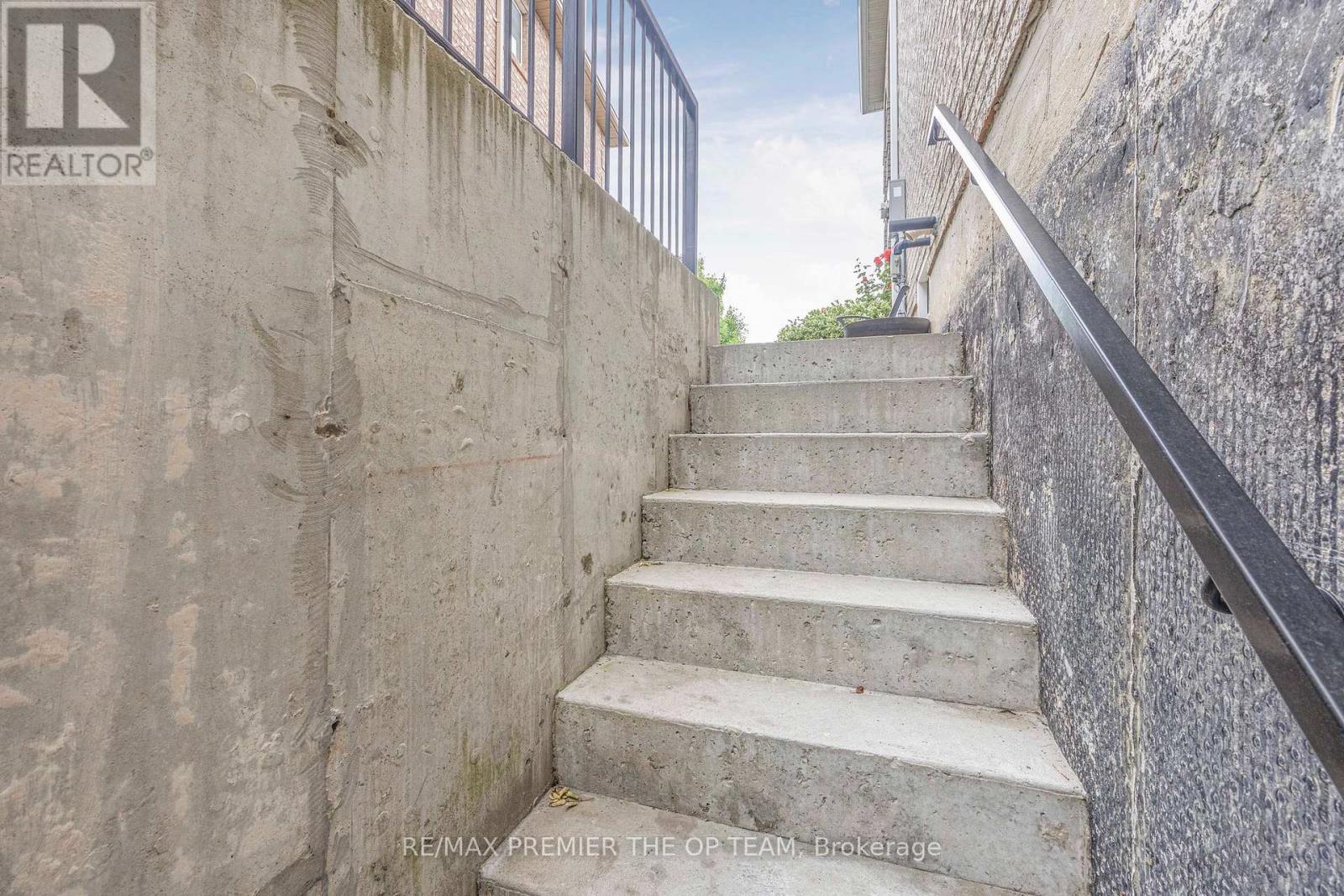 223 Landsbridge Street, Caledon, ON - Indoor Photo Showing Other Room
