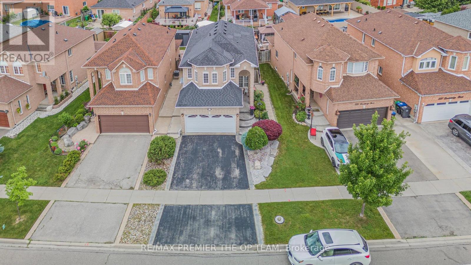 223 Landsbridge Street, Caledon, ON - Outdoor