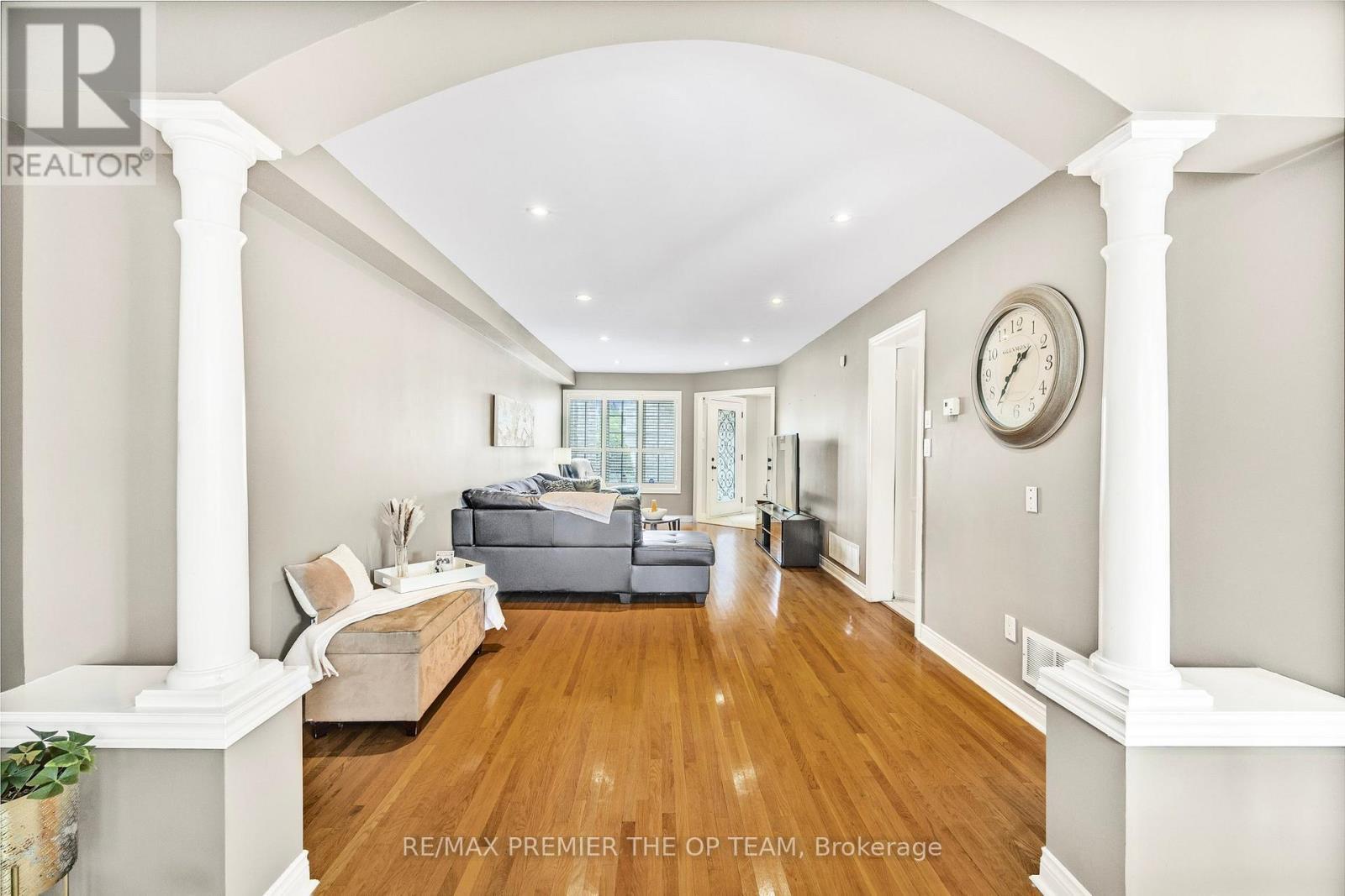 223 Landsbridge Street, Caledon, ON - Indoor