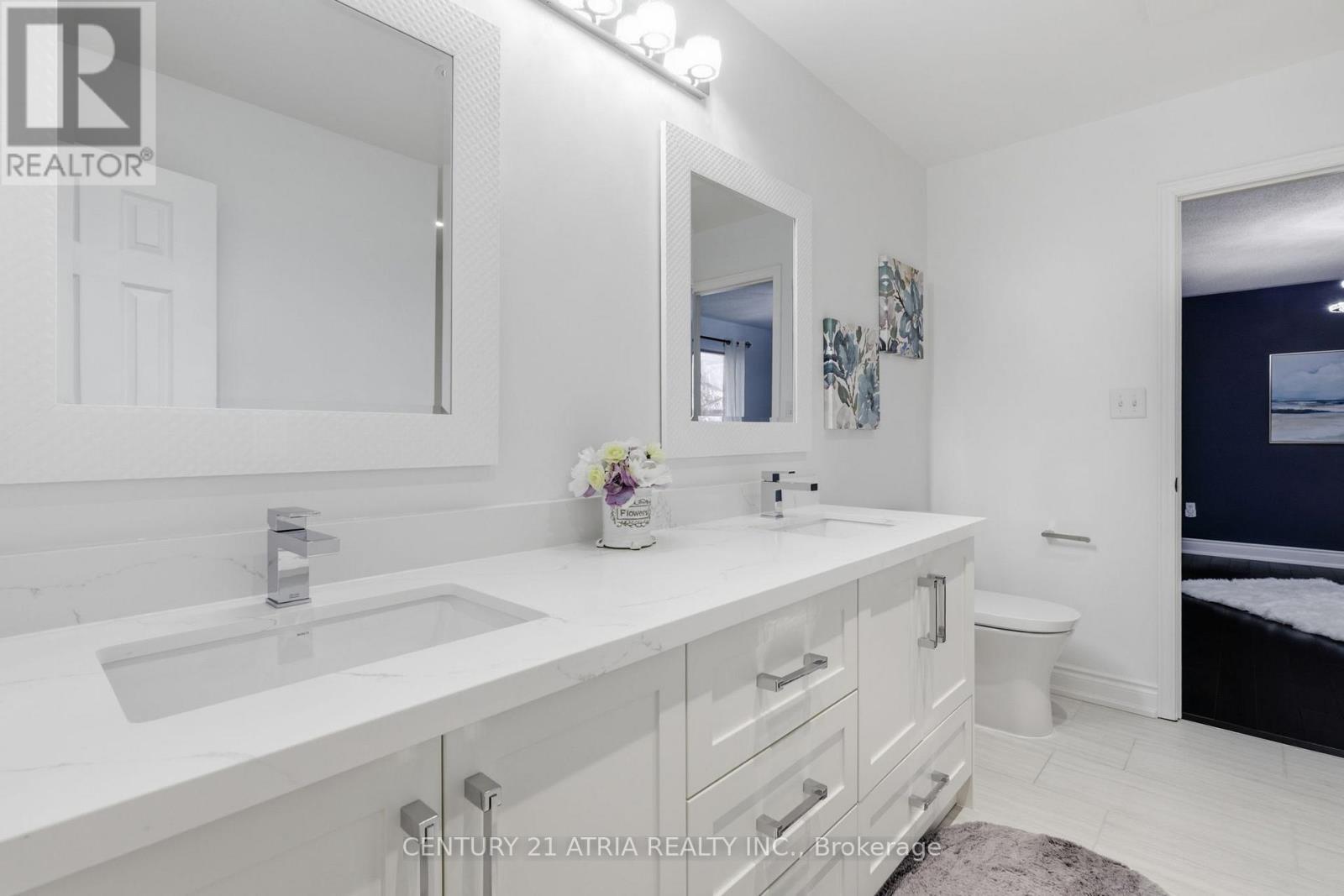 18 Abbott Avenue, Aurora, ON - Indoor Photo Showing Bathroom