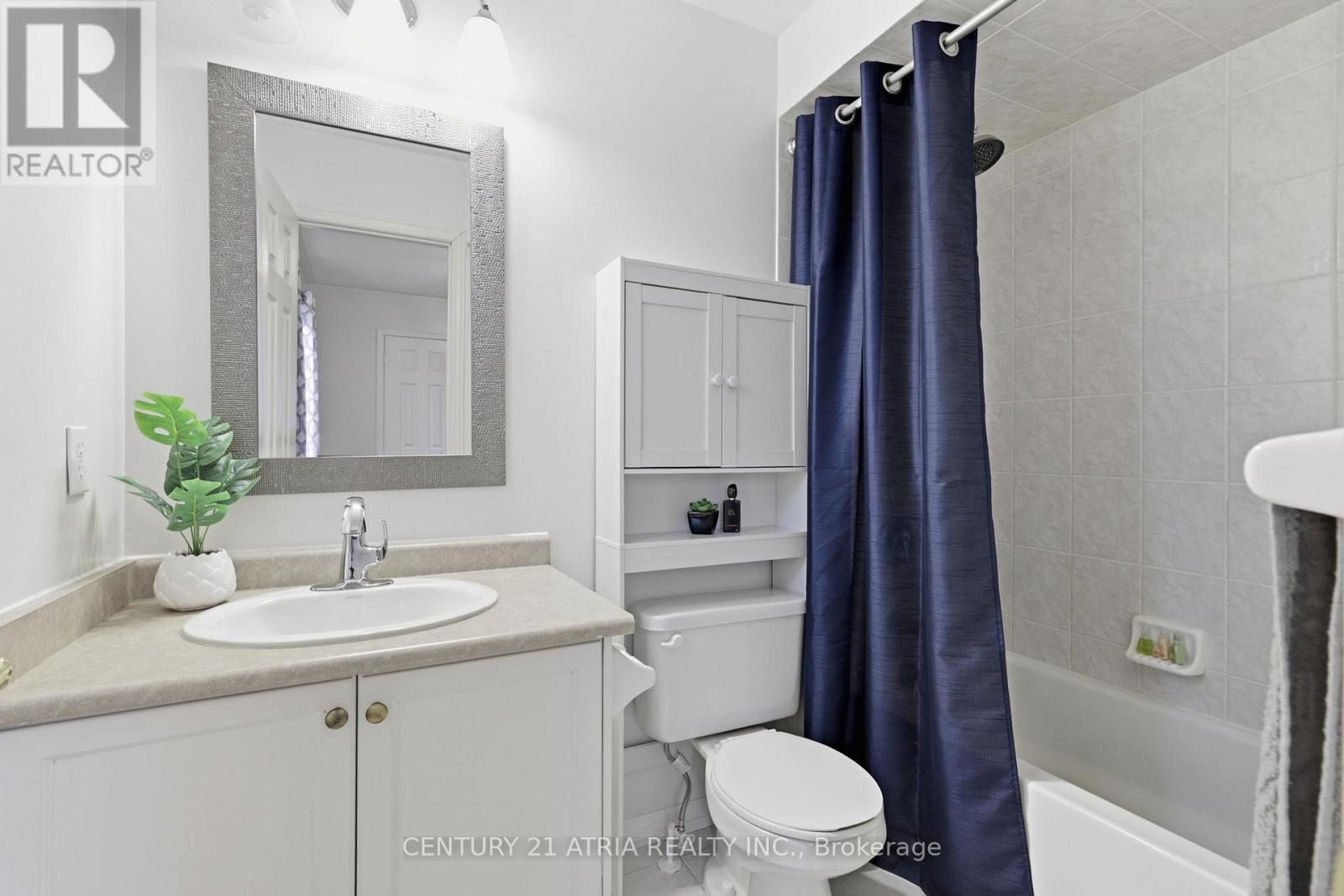 18 Abbott Avenue, Aurora, ON - Indoor Photo Showing Bathroom
