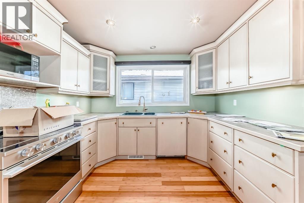 274 Templeview Way Ne, Calgary, AB - Indoor Photo Showing Kitchen