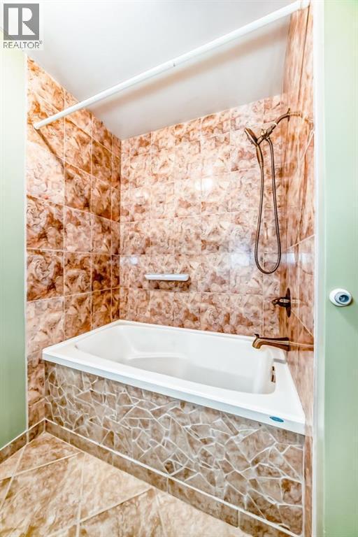 274 Templeview Way Ne, Calgary, AB - Indoor Photo Showing Bathroom