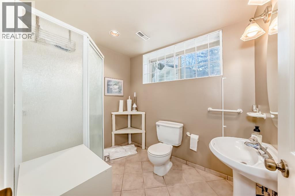 274 Templeview Way Ne, Calgary, AB - Indoor Photo Showing Bathroom