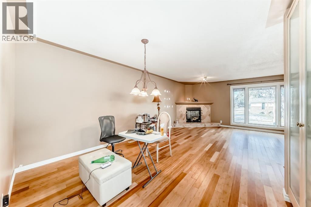 274 Templeview Way Ne, Calgary, AB - Indoor With Fireplace