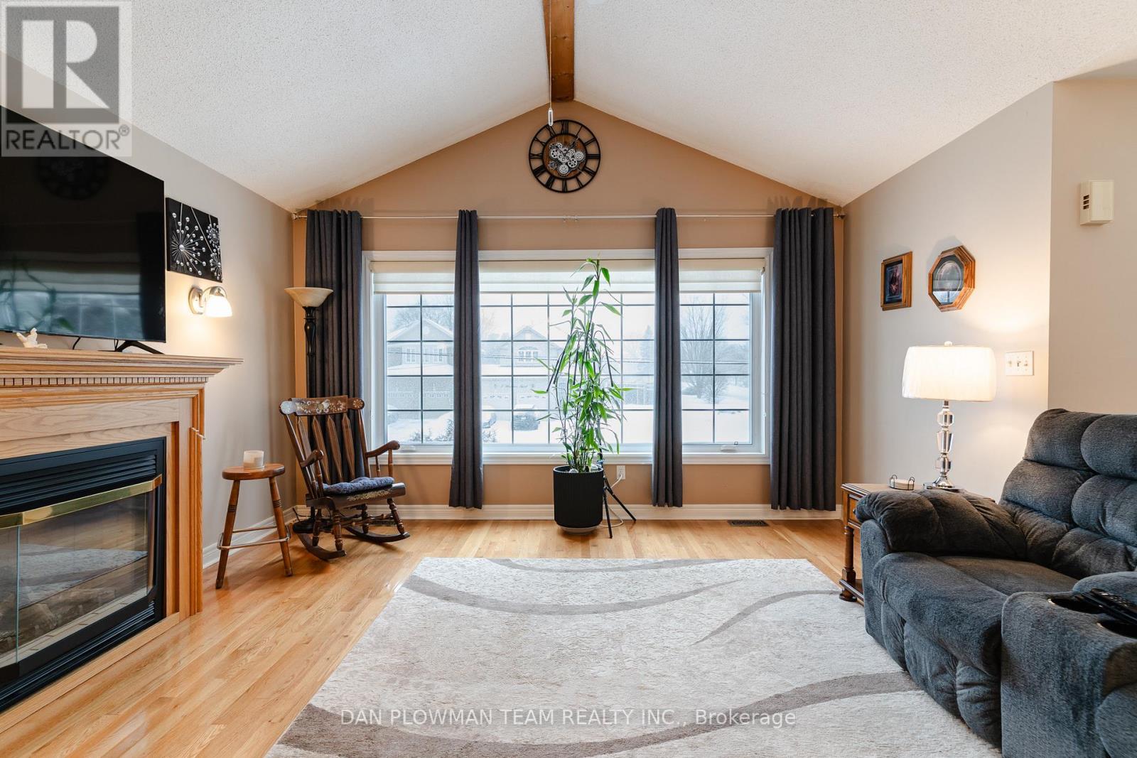1 Westmore Street, Clarington, ON - Indoor Photo Showing Living Room With Fireplace