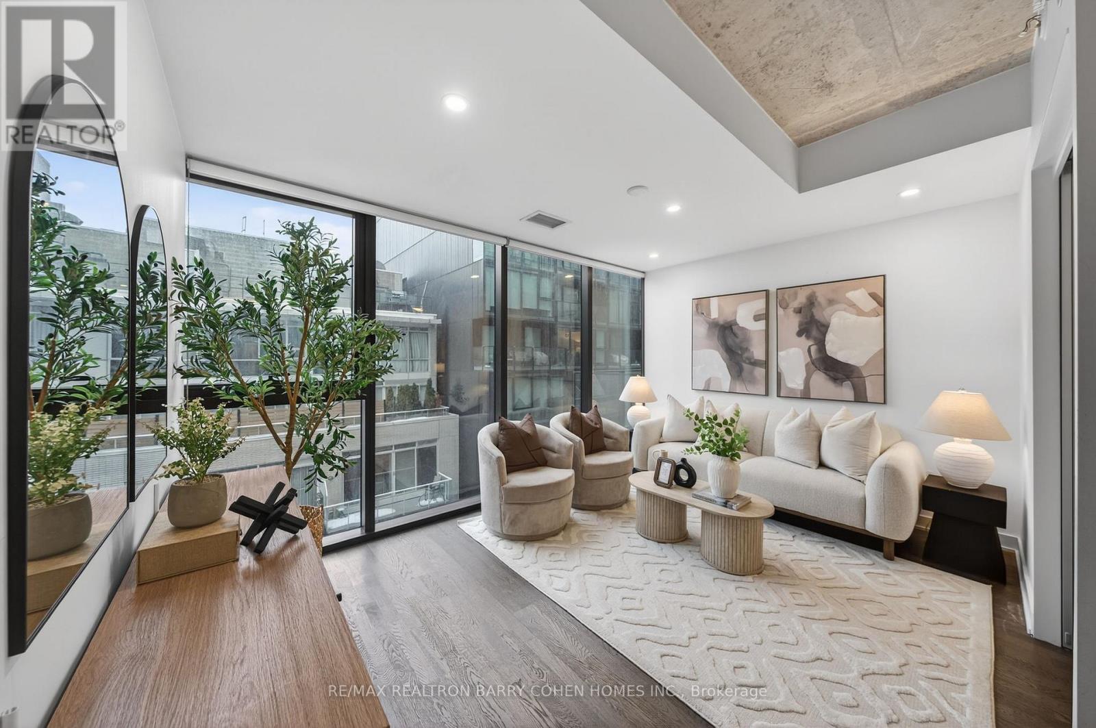 732 - 629 King Street W, Toronto, ON - Indoor