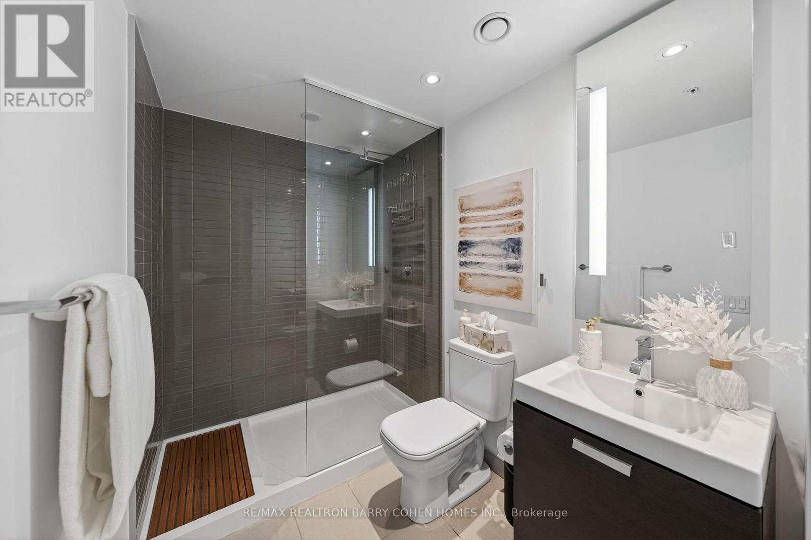 732 - 629 King Street W, Toronto, ON - Indoor Photo Showing Bathroom