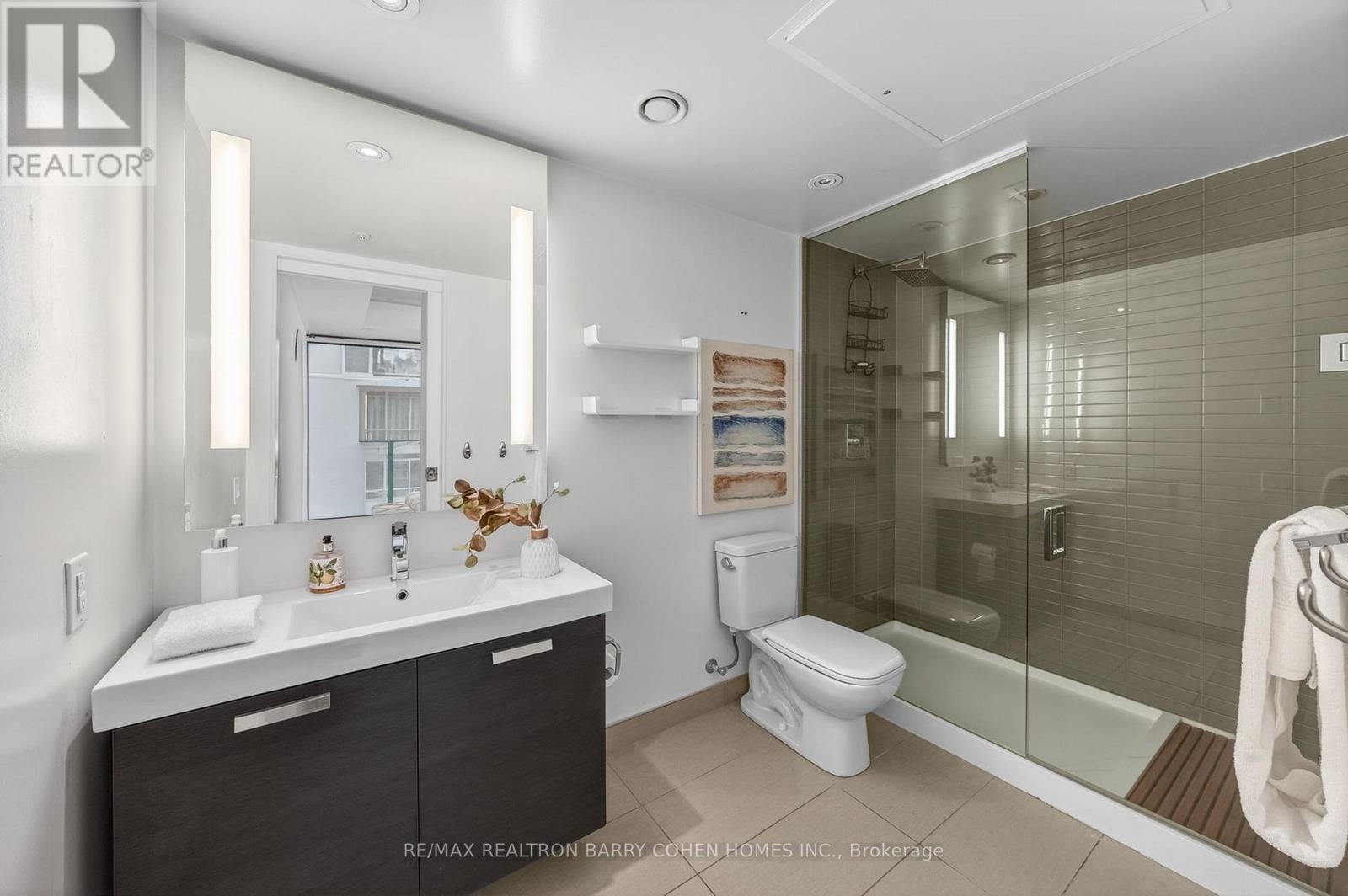 732 - 629 King Street W, Toronto, ON - Indoor Photo Showing Bathroom