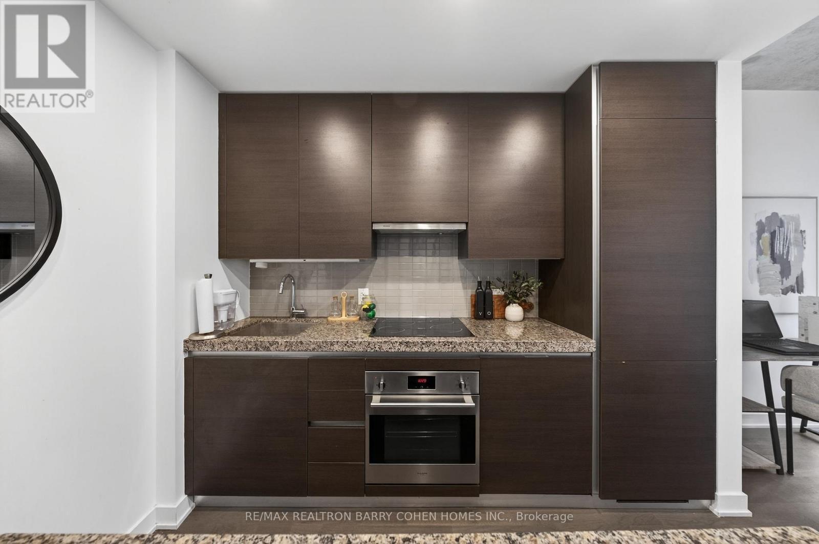 732 - 629 King Street W, Toronto, ON - Indoor Photo Showing Kitchen