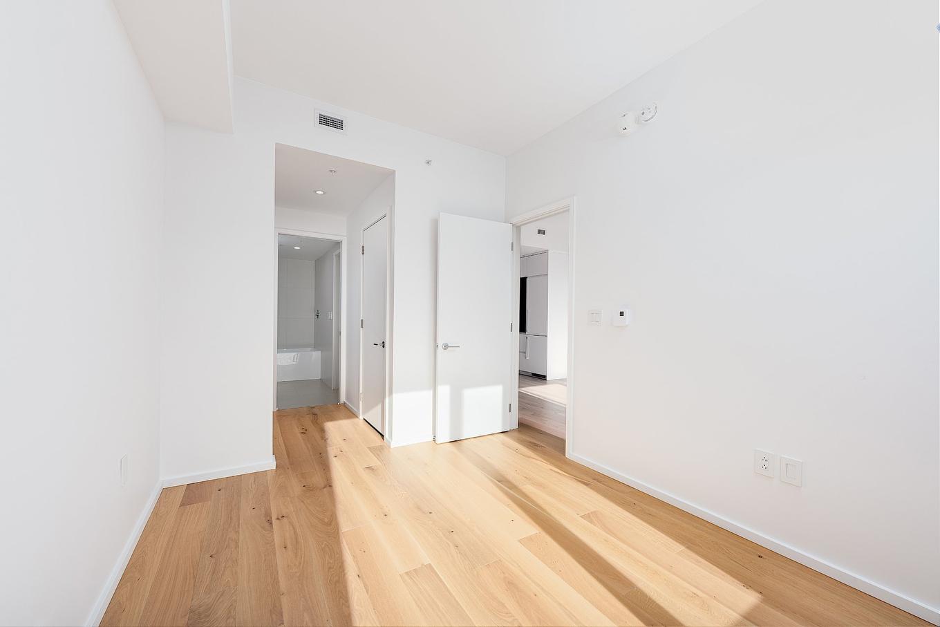 Chambre à coucher - 305-585 Av. Glengarry, Mont-Royal, QC - Indoor Photo Showing Other Room