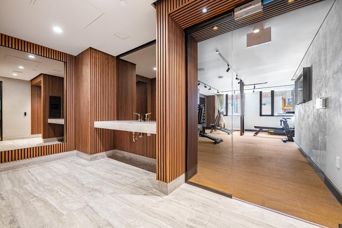 Salle d'exercice - 305-585 Av. Glengarry, Mont-Royal, QC - Indoor Photo Showing Other Room