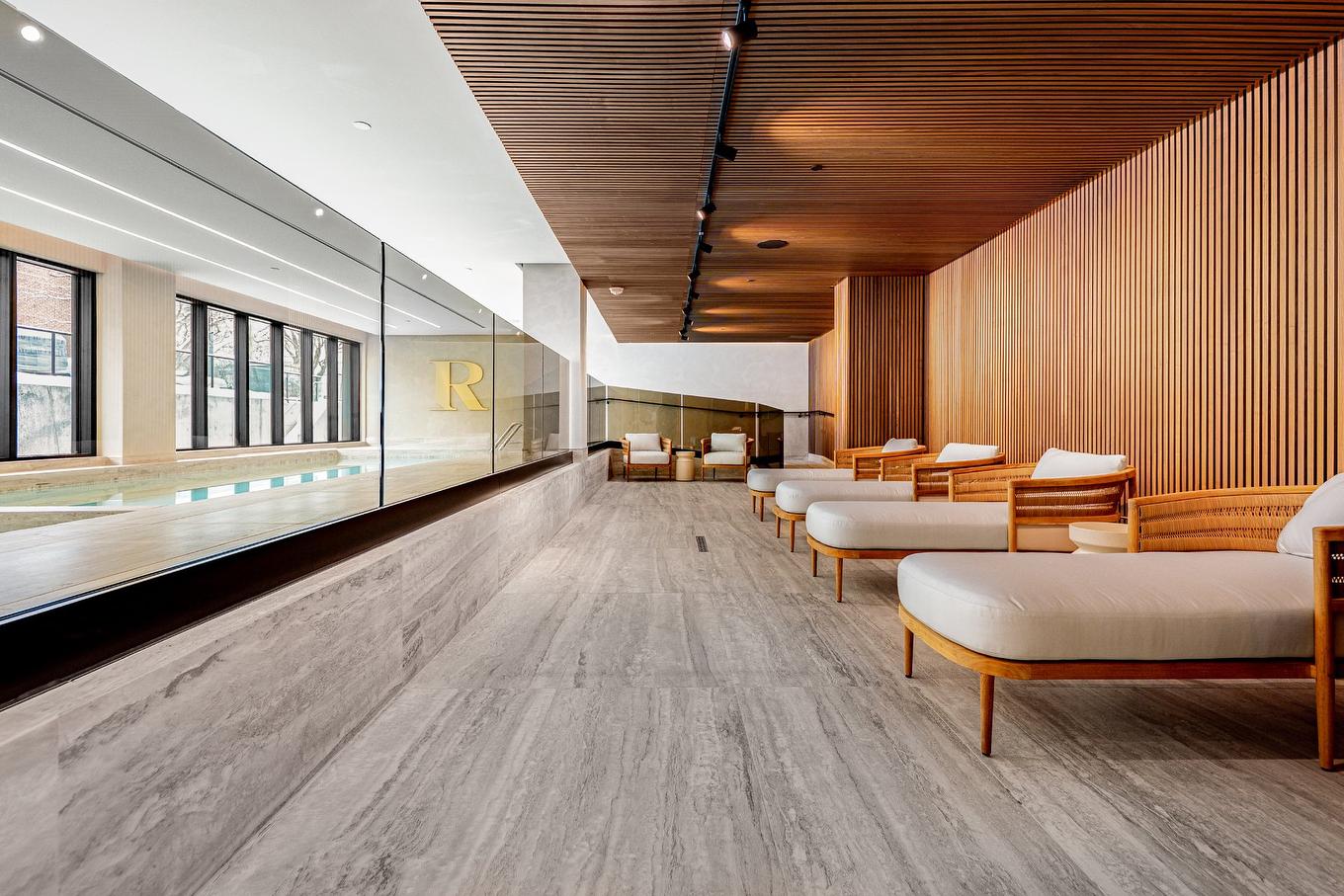 Piscine - 305-585 Av. Glengarry, Mont-Royal, QC - Indoor Photo Showing Other Room