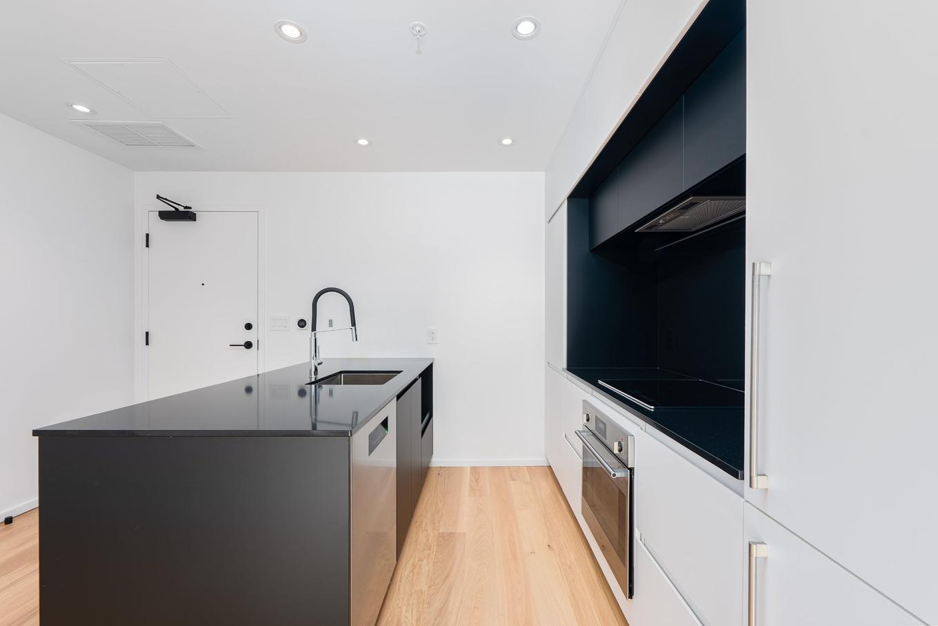 Cuisine - 305-585 Av. Glengarry, Mont-Royal, QC - Indoor Photo Showing Kitchen