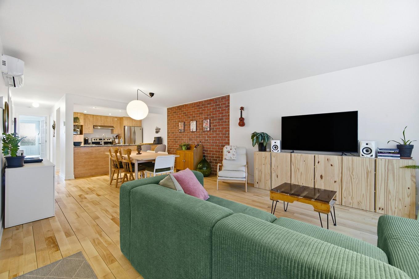 Vue d'ensemble - 6884 13E Avenue, Montréal (Rosemont/La Petite-Patrie), QC - Indoor Photo Showing Living Room