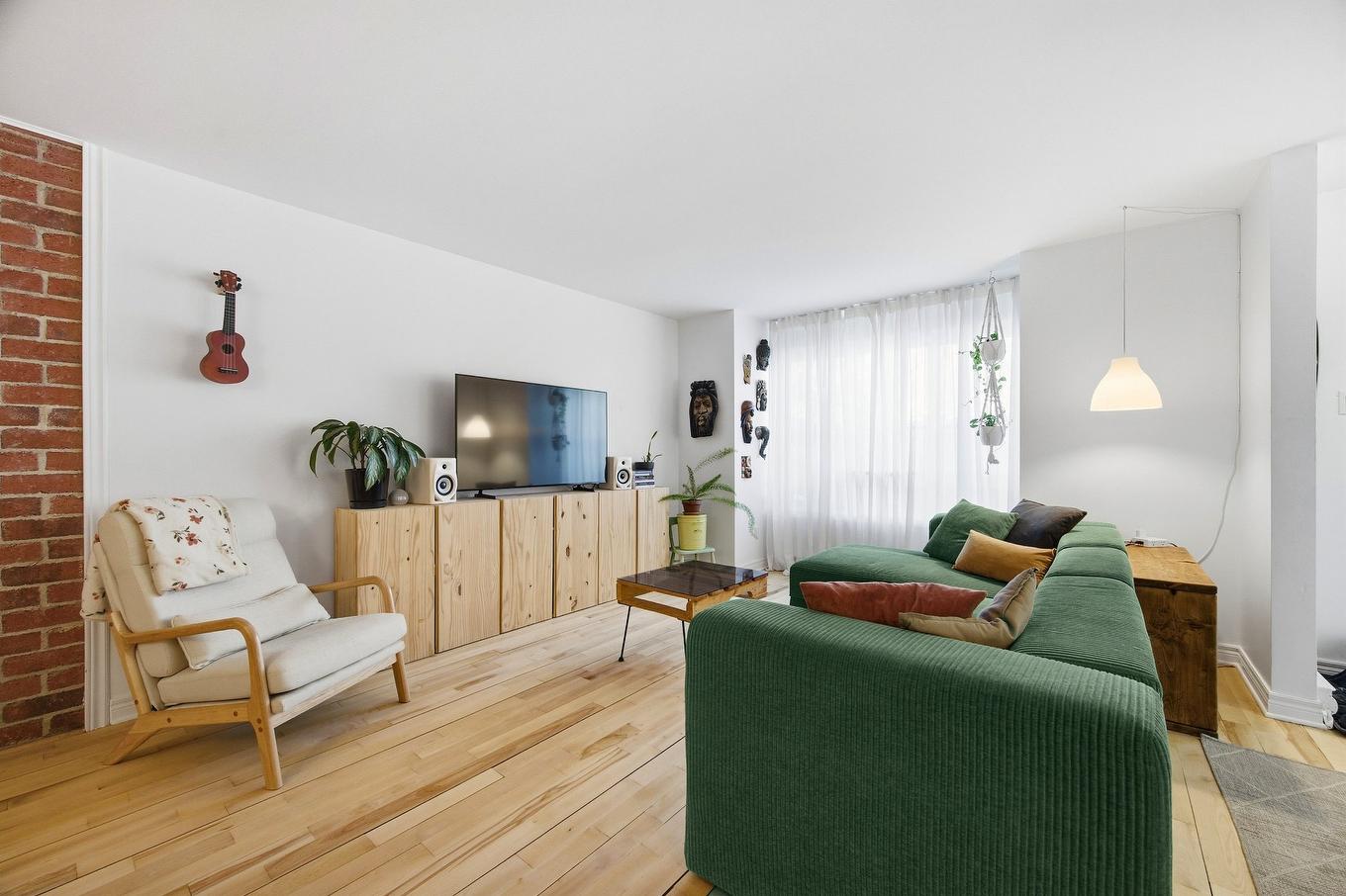 Salon - 6884 13E Avenue, Montréal (Rosemont/La Petite-Patrie), QC - Indoor Photo Showing Living Room