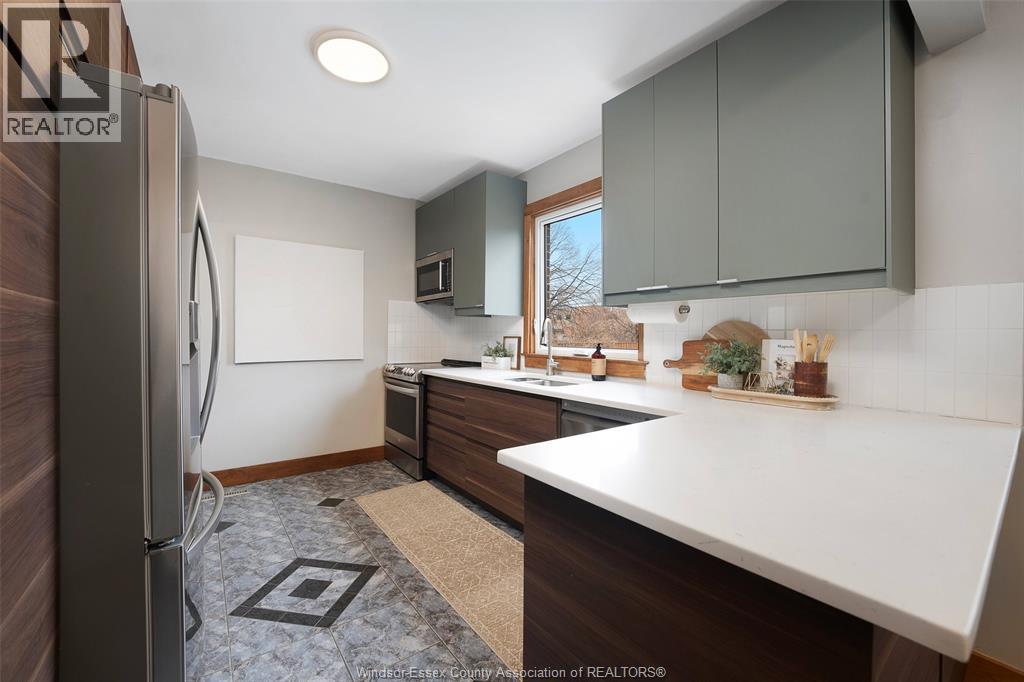 2462 Buckingham Drive, Windsor, ON - Indoor Photo Showing Kitchen