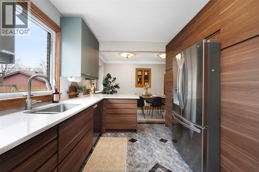 2462 Buckingham Drive, Windsor, ON - Indoor Photo Showing Kitchen With Double Sink