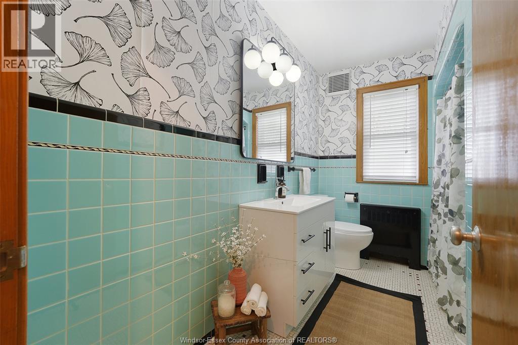 2462 Buckingham Drive, Windsor, ON - Indoor Photo Showing Bathroom