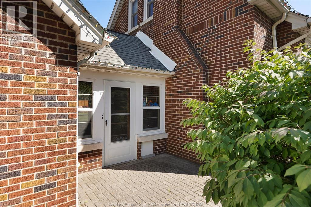2462 Buckingham Drive, Windsor, ON - Outdoor