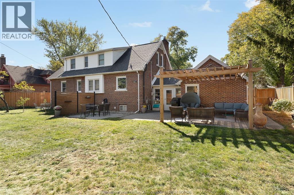 2462 Buckingham Drive, Windsor, ON - Outdoor