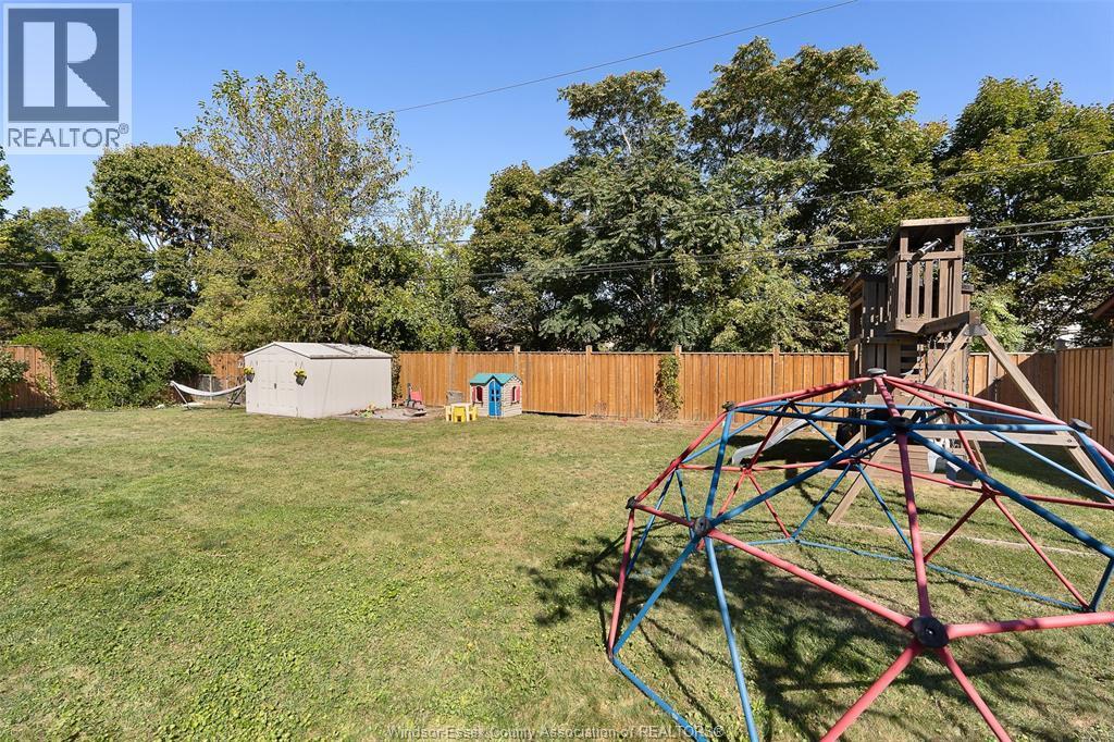 2462 Buckingham Drive, Windsor, ON - Outdoor