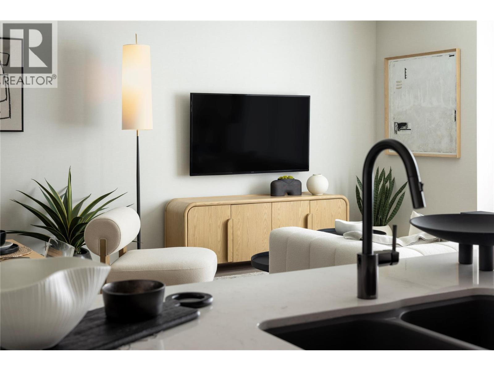 3313 Watt Road, Kelowna, BC - Indoor