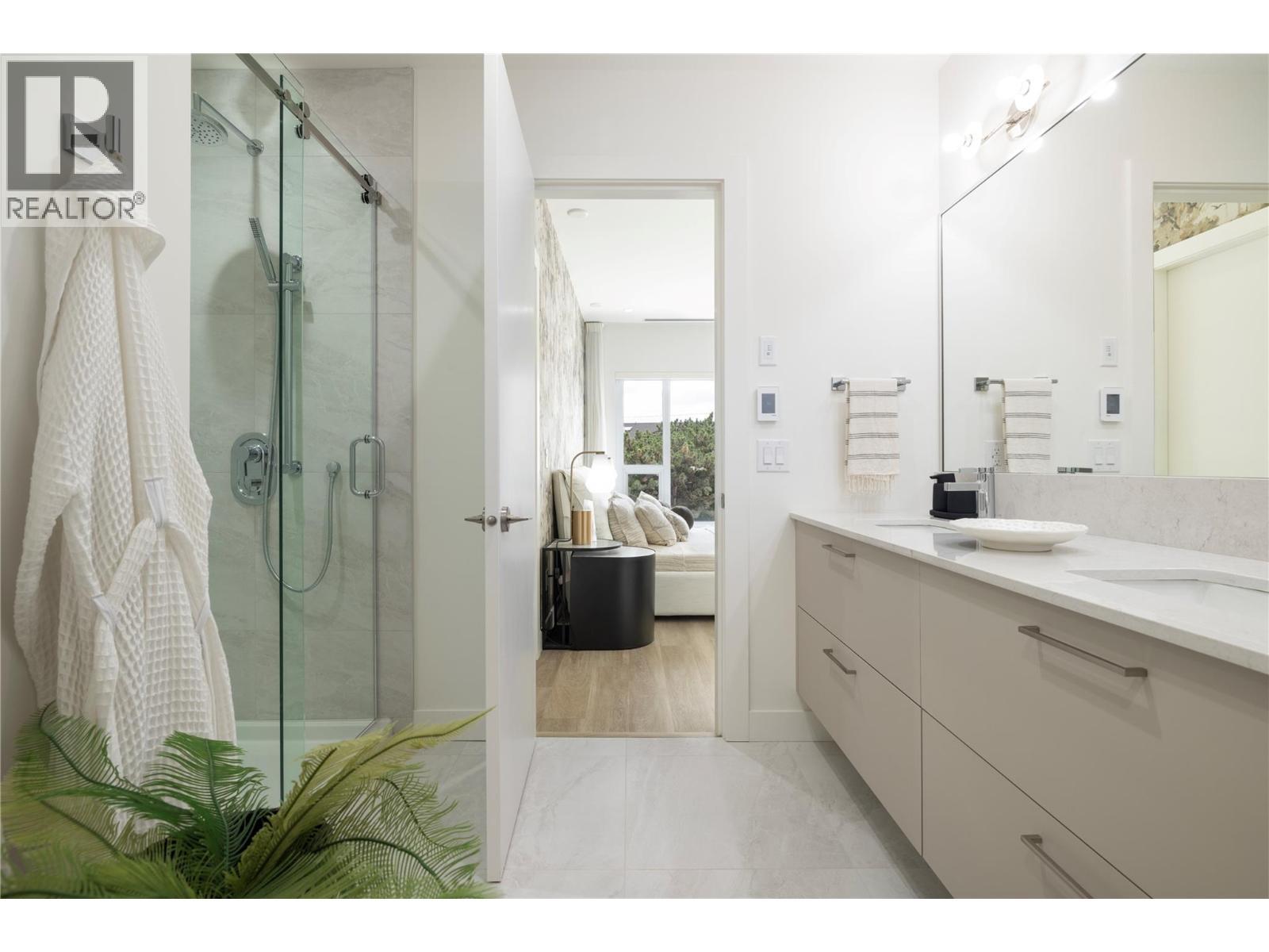 3313 Watt Road, Kelowna, BC - Indoor Photo Showing Bathroom