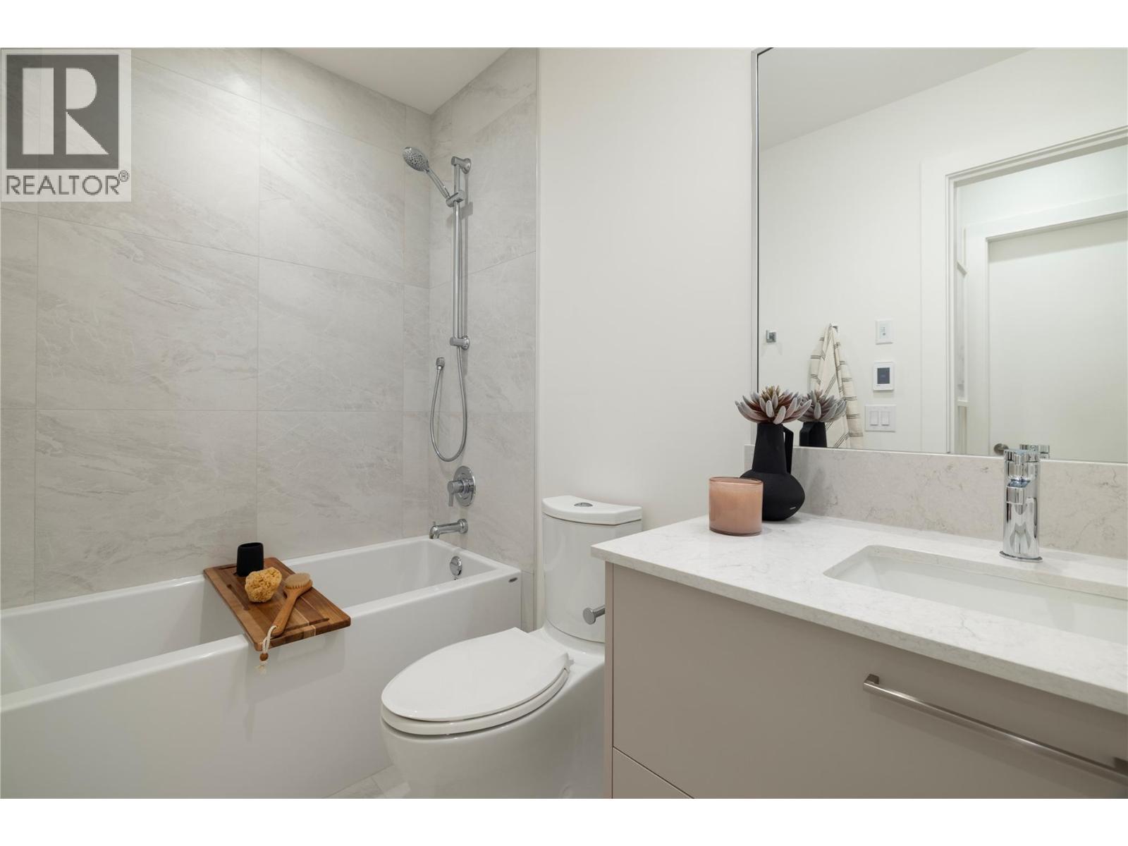 3313 Watt Road, Kelowna, BC - Indoor Photo Showing Bathroom