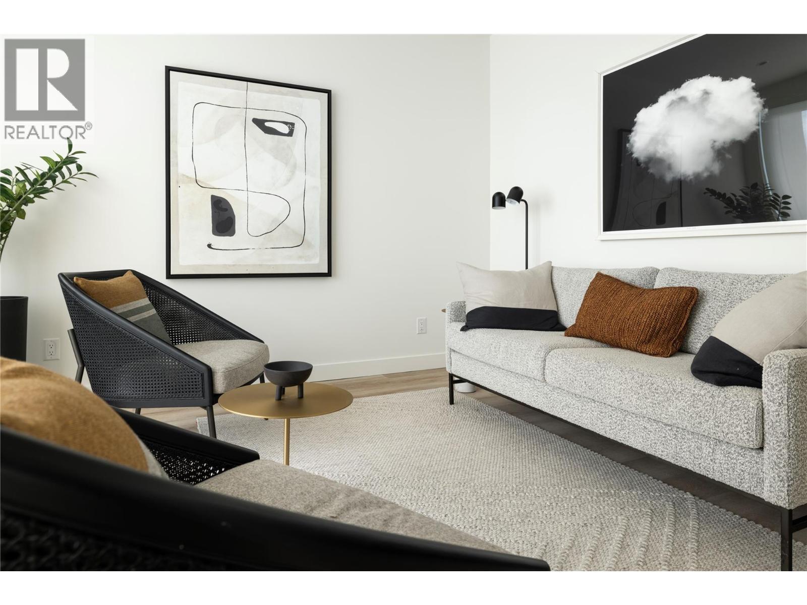 3313 Watt Road, Kelowna, BC - Indoor