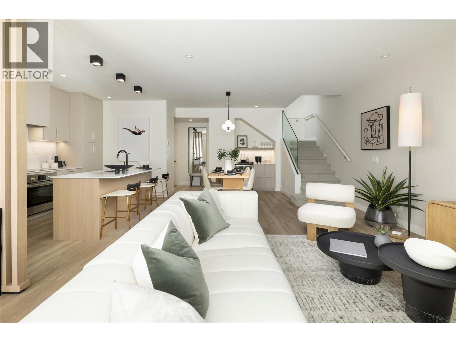 3313 Watt Road, Kelowna, BC - Indoor Photo Showing Living Room