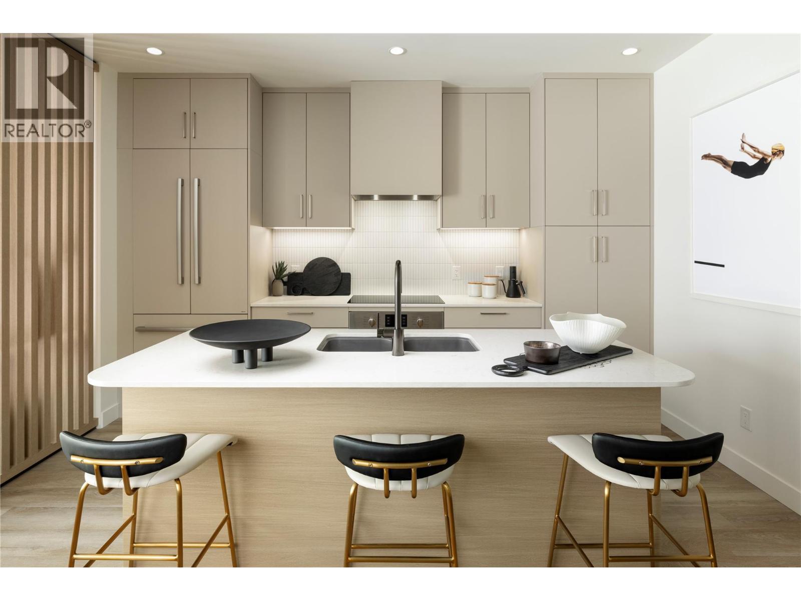 3313 Watt Road, Kelowna, BC - Indoor Photo Showing Kitchen With Double Sink With Upgraded Kitchen