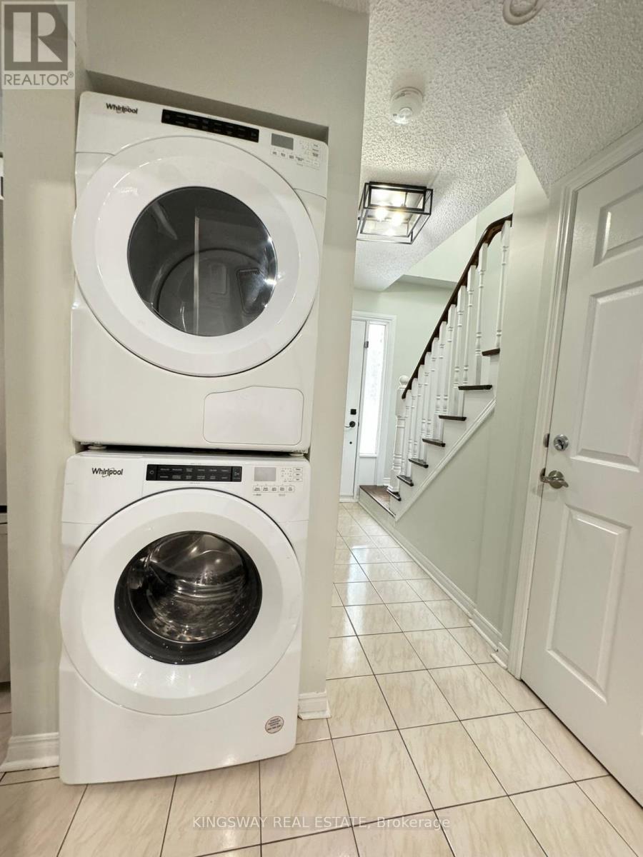 659 Roselaire Trail, Mississauga, ON - Indoor Photo Showing Laundry Room