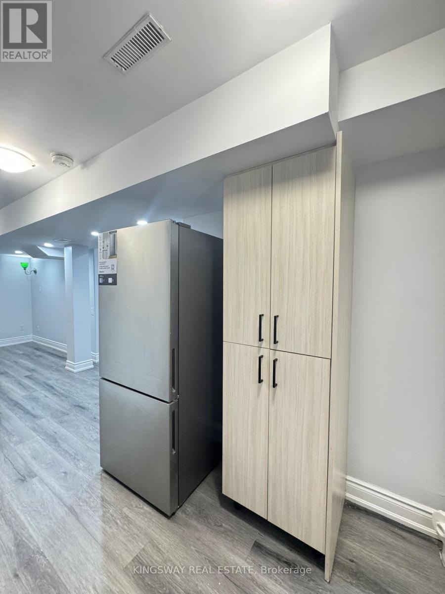 659 Roselaire Trail, Mississauga, ON - Indoor Photo Showing Other Room