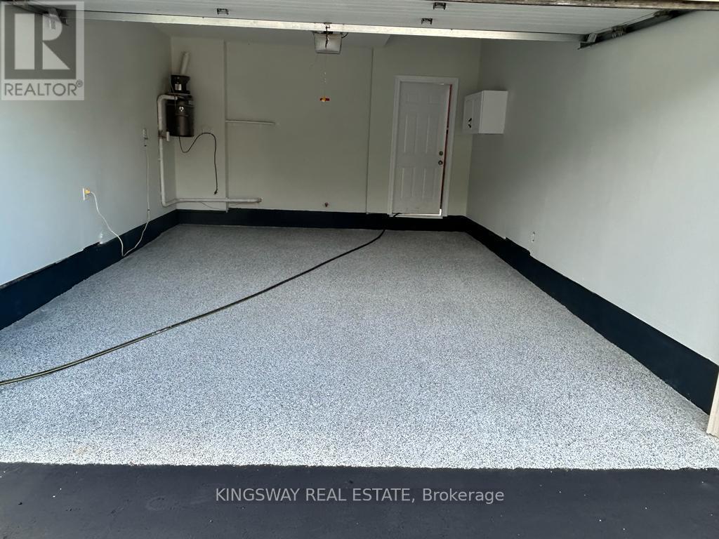 659 Roselaire Trail, Mississauga, ON - Indoor Photo Showing Garage