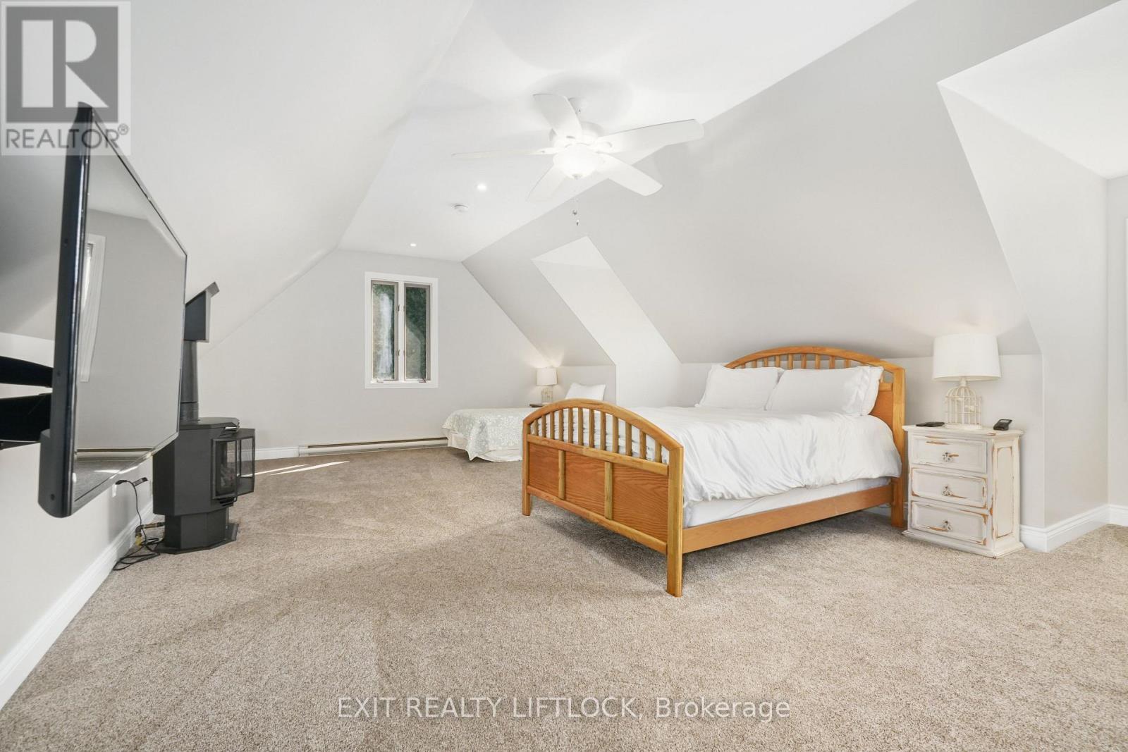 169 Dutch Line Road W, Kawartha Lakes (Bobcaygeon), ON - Indoor Photo Showing Bedroom