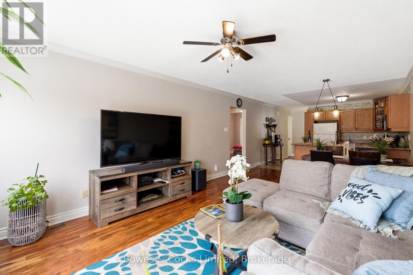 347 Middlefield Road, Peterborough (Ashburnham Ward 4), ON - Indoor Photo Showing Living Room