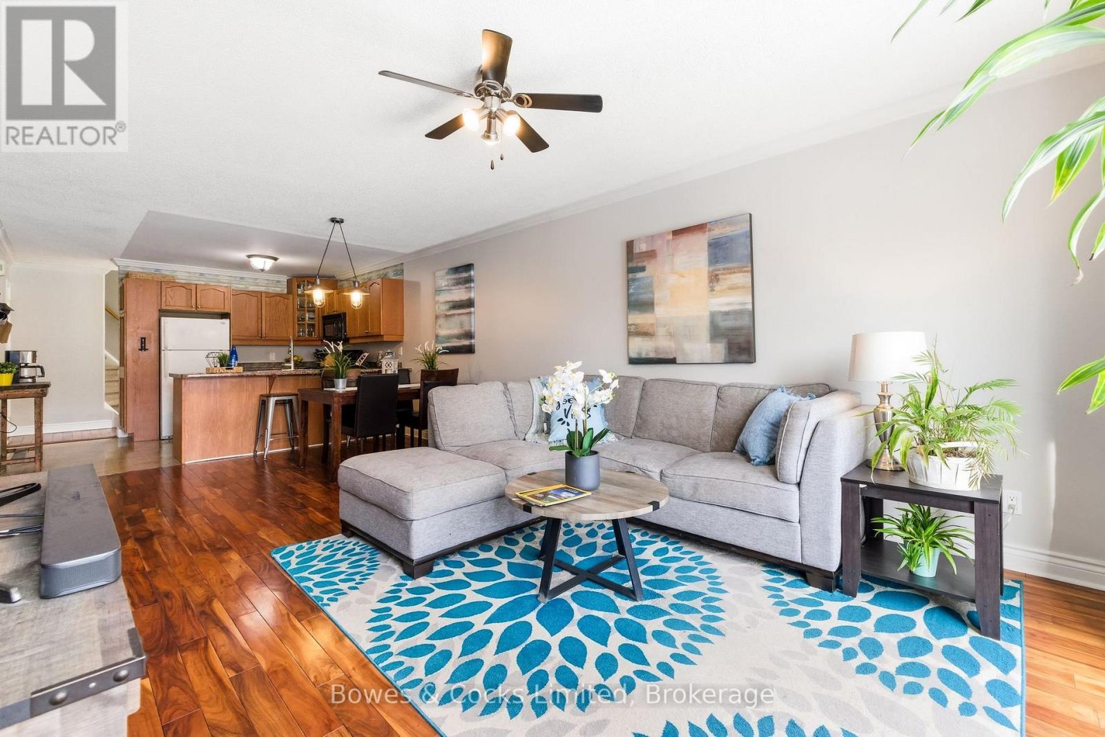 347 Middlefield Road, Peterborough (Ashburnham Ward 4), ON - Indoor Photo Showing Living Room