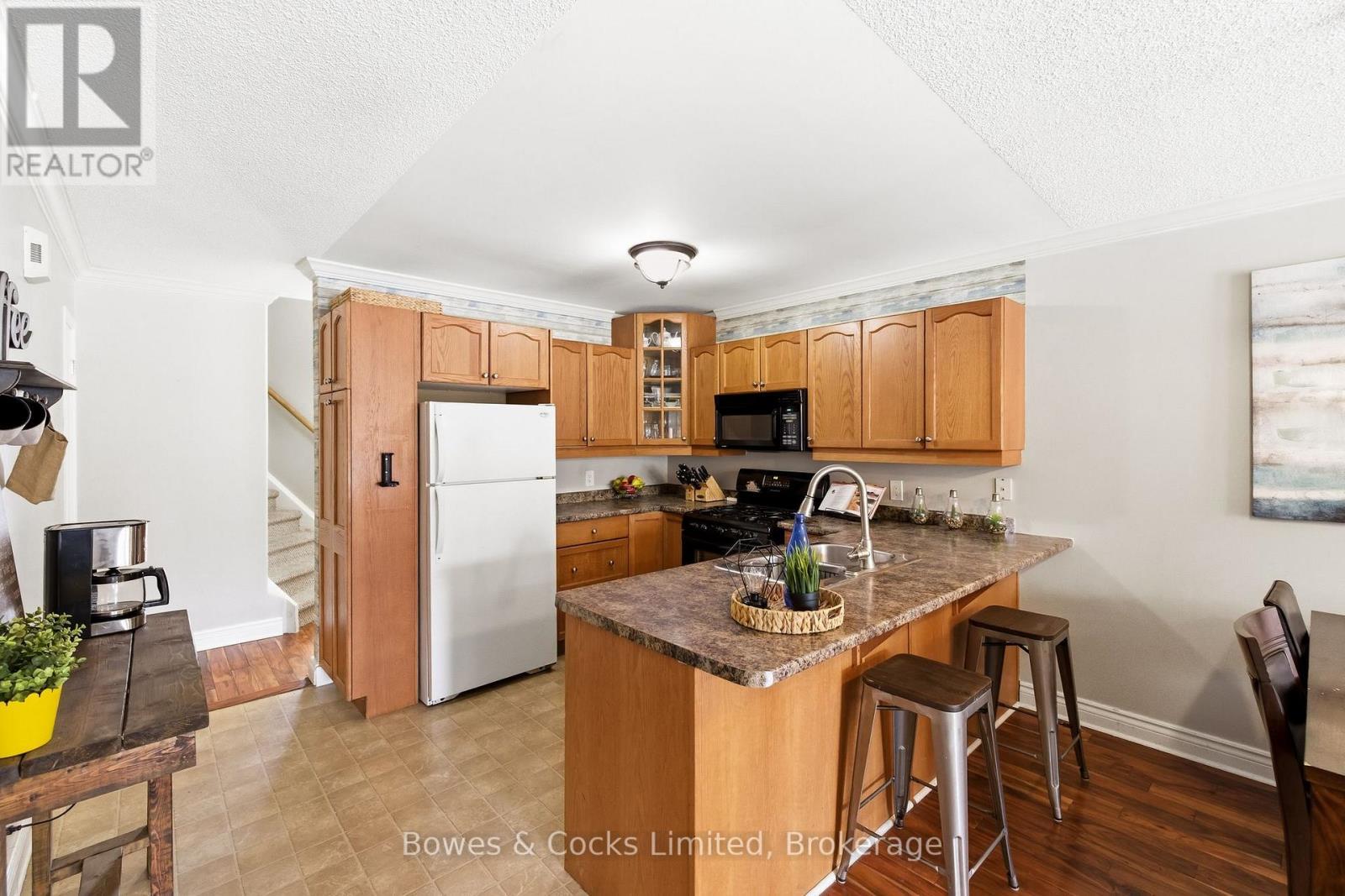 347 Middlefield Road, Peterborough (Ashburnham Ward 4), ON - Indoor Photo Showing Kitchen