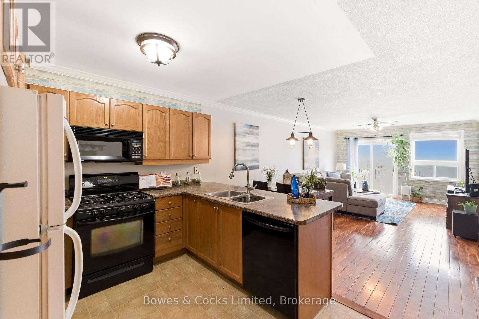 347 Middlefield Road, Peterborough (Ashburnham Ward 4), ON - Indoor Photo Showing Kitchen With Double Sink