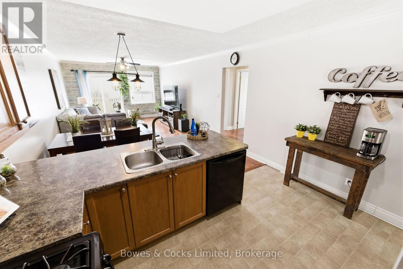 347 Middlefield Road, Peterborough (Ashburnham Ward 4), ON - Indoor Photo Showing Kitchen With Double Sink