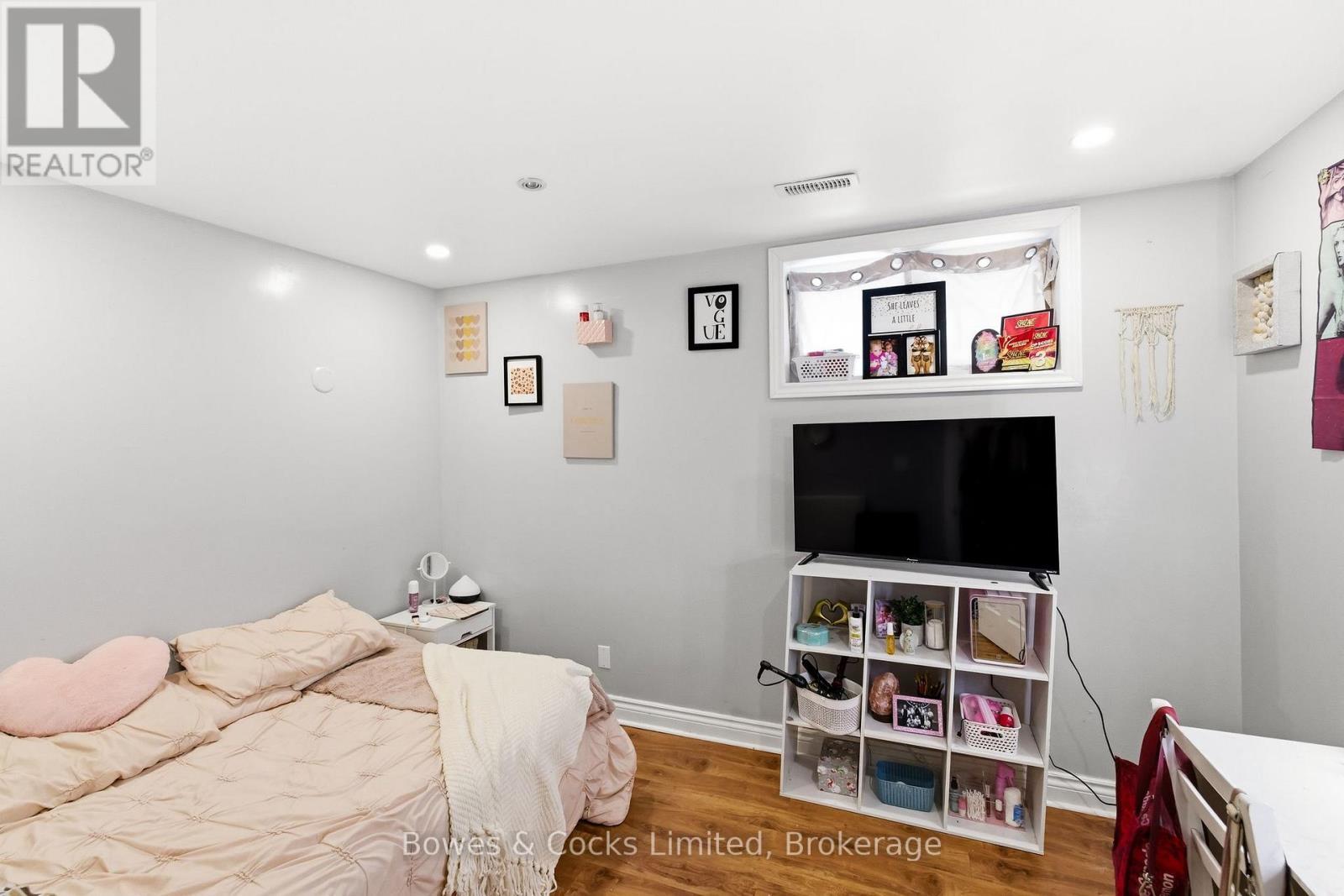 347 Middlefield Road, Peterborough (Ashburnham Ward 4), ON - Indoor Photo Showing Bedroom