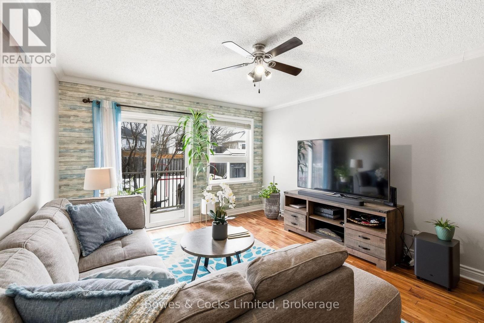 347 Middlefield Road, Peterborough (Ashburnham Ward 4), ON - Indoor Photo Showing Living Room
