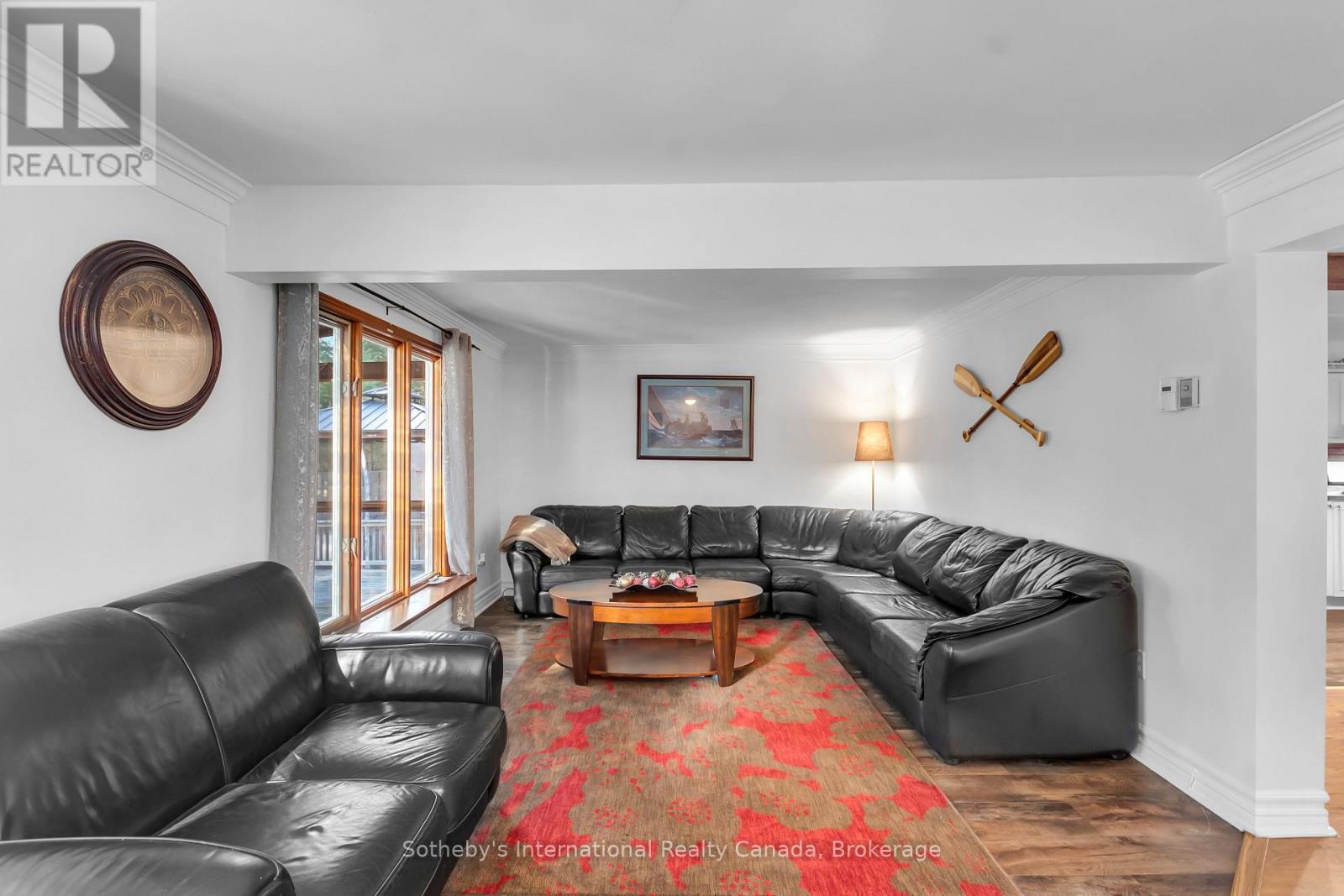 21 Sparrow Road, Kawartha Lakes (Somerville), ON - Indoor Photo Showing Living Room