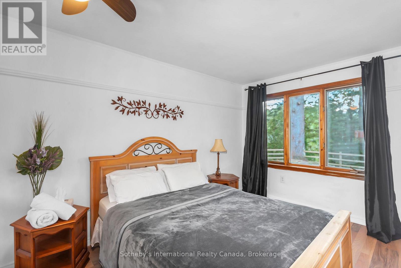 21 Sparrow Road, Kawartha Lakes (Somerville), ON - Indoor Photo Showing Bedroom