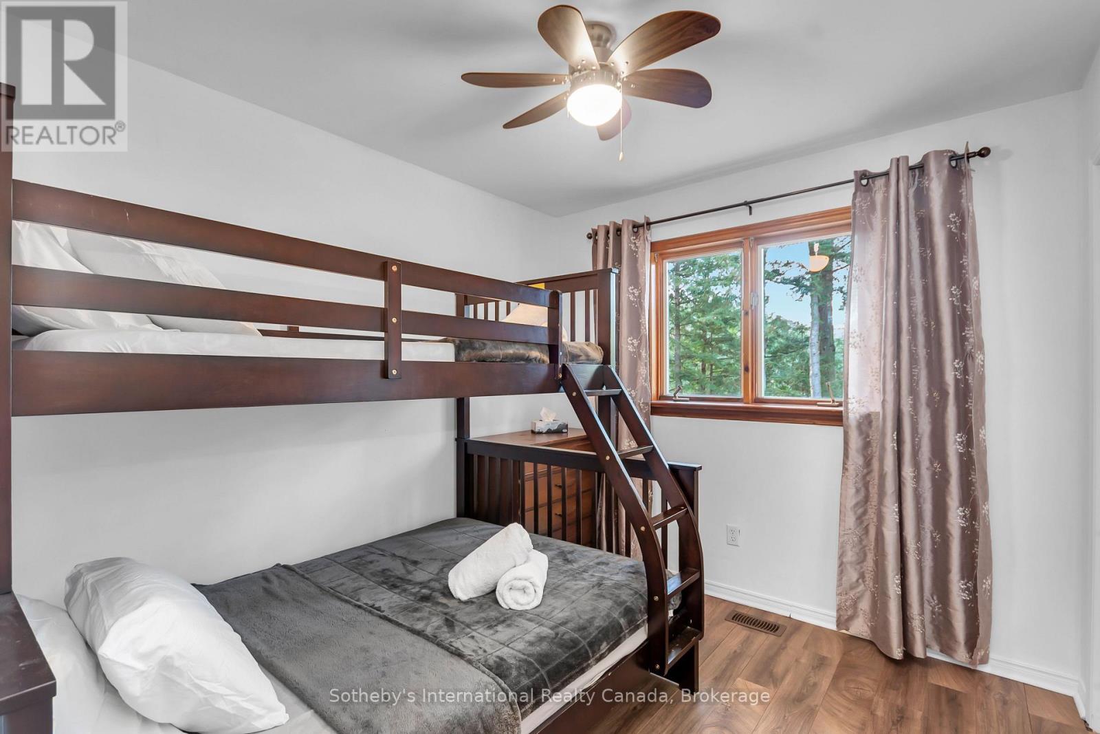 21 Sparrow Road, Kawartha Lakes (Somerville), ON - Indoor Photo Showing Bedroom
