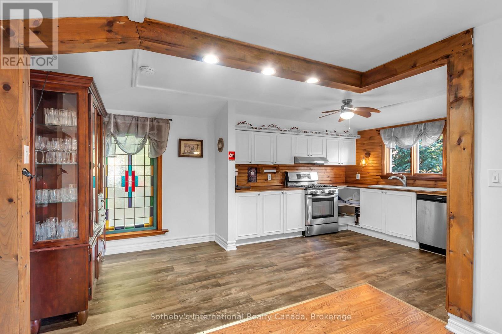 21 Sparrow Road, Kawartha Lakes (Somerville), ON - Indoor Photo Showing Kitchen