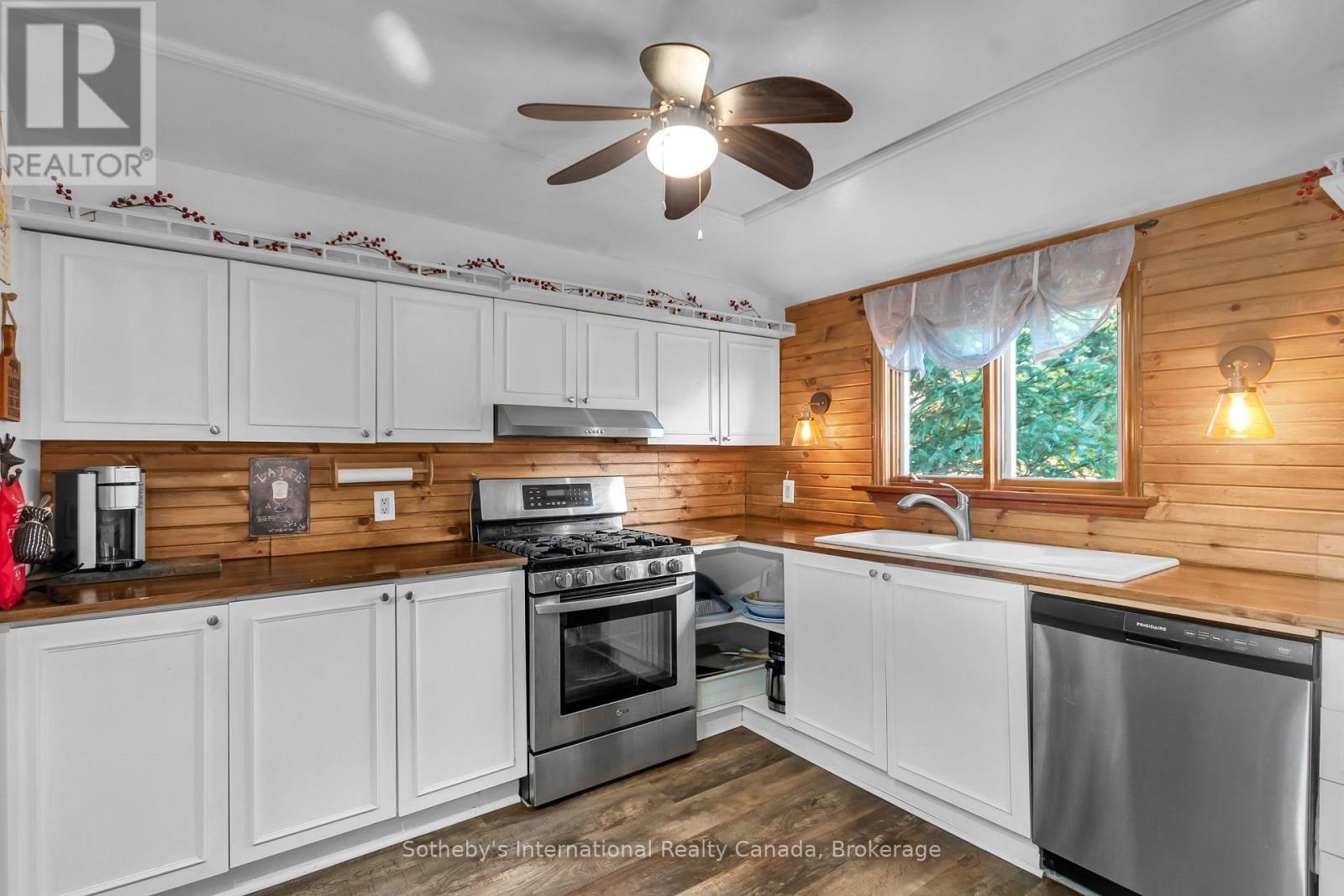 21 Sparrow Road, Kawartha Lakes (Somerville), ON - Indoor Photo Showing Kitchen