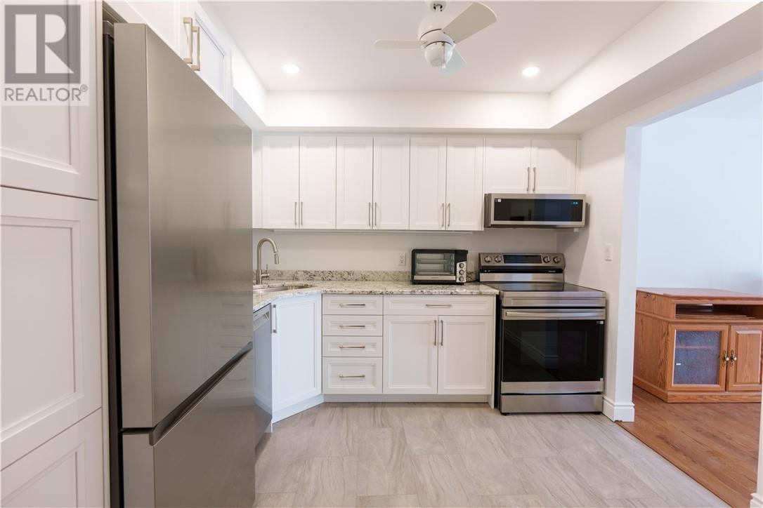 1848 Paris Street Unit# 11, Sudbury, ON - Indoor Photo Showing Kitchen